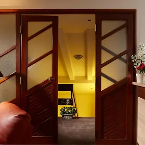 B&B Bi&bi, Budapesta